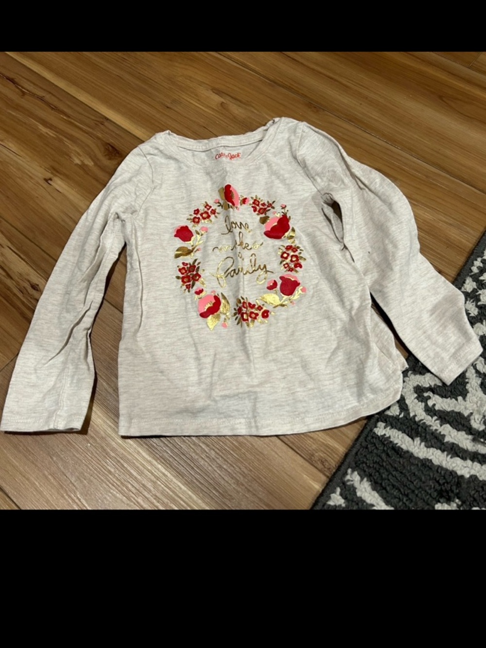 Cat & Jack Light Gray Long-Sleeve Top with Red and Gold Floral Wreath Size 3T